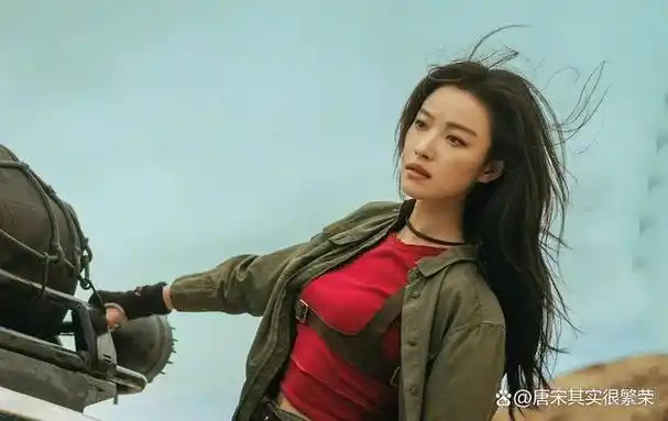 倪妮因出演张艺谋导演执导的电影《金陵十三钗》中妖娆多姿的"玉墨"一