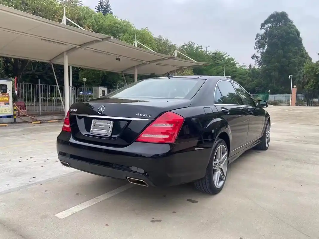 13年奔驰s550仅售12万,浓郁的商务气场,主导全球的豪华车市场
