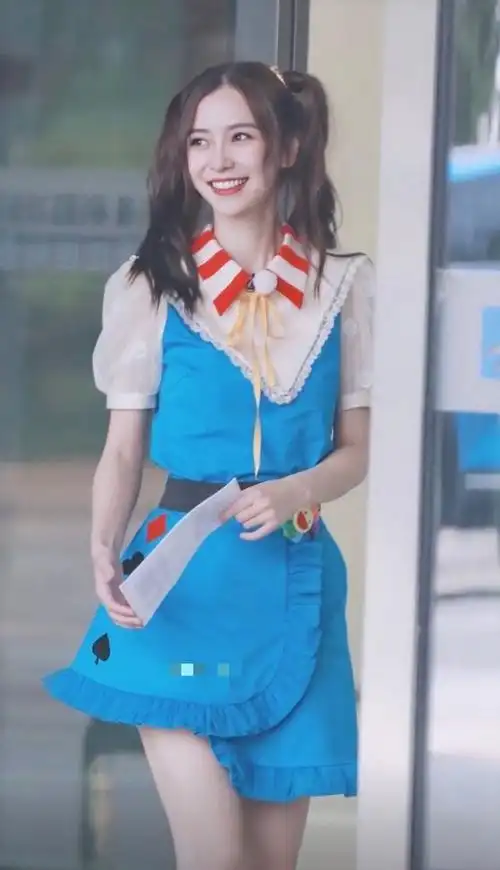 baby跑男上绑爱心双马尾,甜美得像高中生,网友:是32岁吗|杨颖|发型