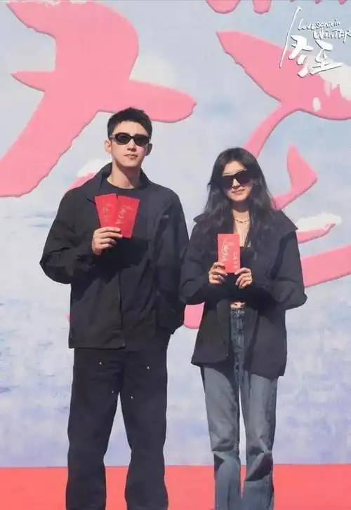 黄景瑜与妻子此前已平静地离了婚,不过近来,其妻子却频