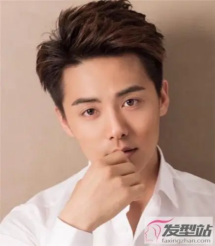 清爽偏分男生短发 利落干练阳光大气_发型站_最新流行发型设计发型
