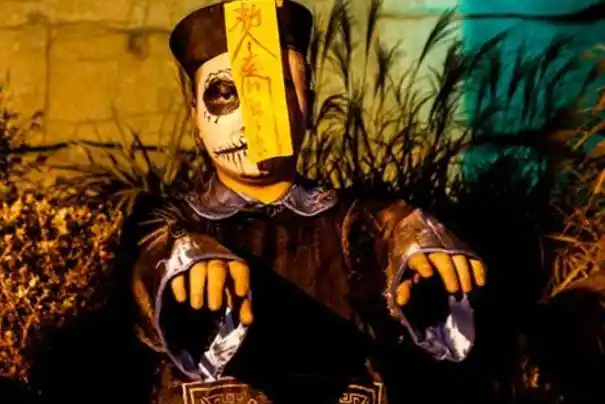 为什么中国僵尸统一穿清朝官服?看到这3个原因,网友:原来如此