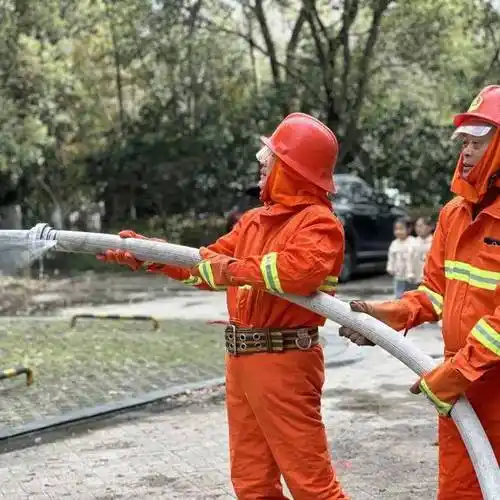 消防"临"距离—春江名城幼儿园大班走进微型消防站|队