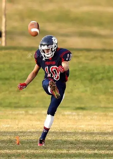 美式足球开球(american-football-kicker-kickoff)