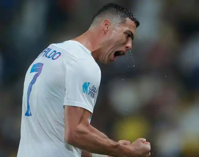 8射门1进球!c罗里程碑一夜,射手榜领先2球,球队落后7分-腾讯新闻