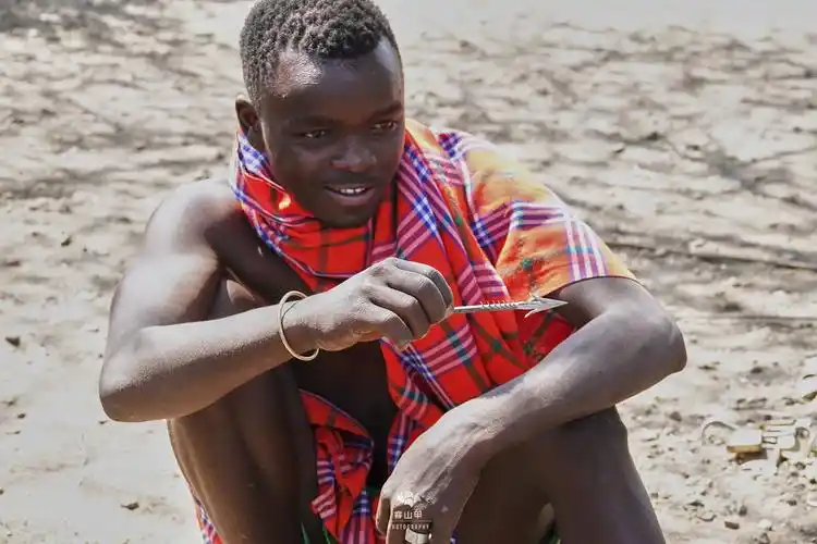 保持着一万年前的生活方式,非洲最后的原始部落