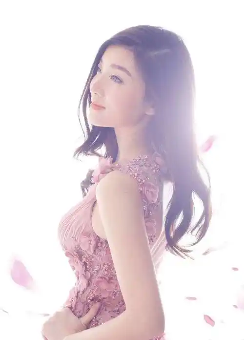 杨小曼近照,她是歌手冷漠的妻子,网友:人美歌甜,有颜值有实力_音乐界