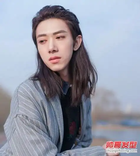 长脸男生留长发好看么 男生长头发发型图片