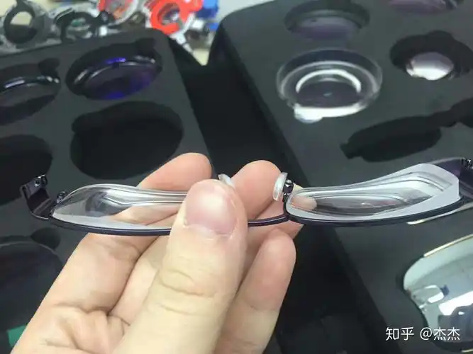 近视1000度能配最薄的镜片吗超薄那种不想带那么厚的镜片可以吗