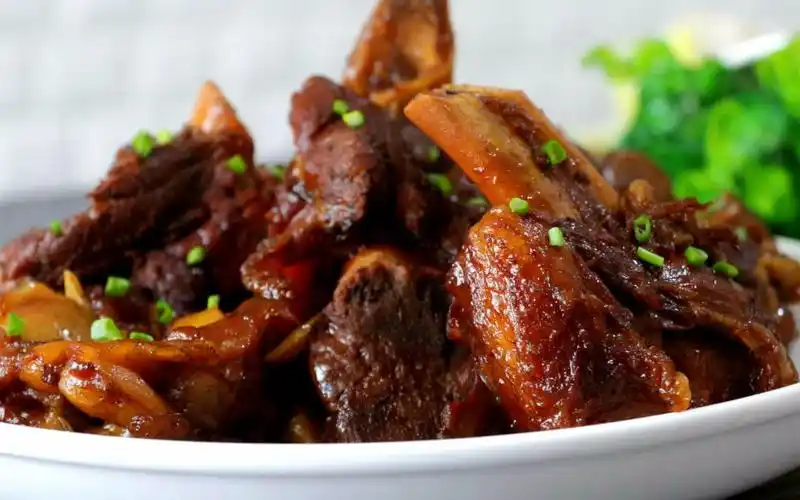 大棒骨别光会炖汤喝,教你做红烧大棒骨,肉烂筋软,越啃越香