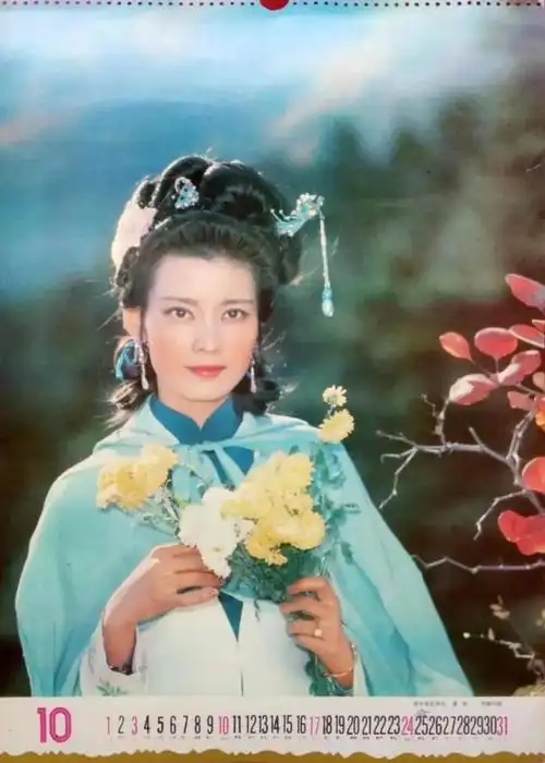 潘虹的杜十娘少了青楼女子的风尘气,反而多了点小女人的娇媚可爱.