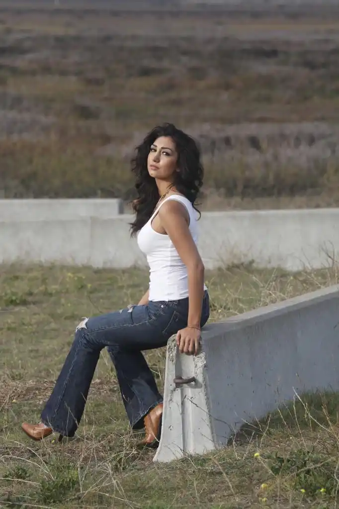 公园里漂亮的墨西哥女士