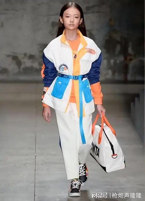 14岁最美童模ellagross拥420万ig粉丝10岁首登纽约时装周超淡定