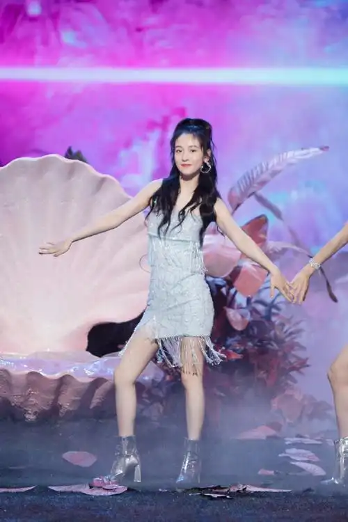 吴倩张嘉倪wink对比##吴倩跳舞演我##吴倩不会wink