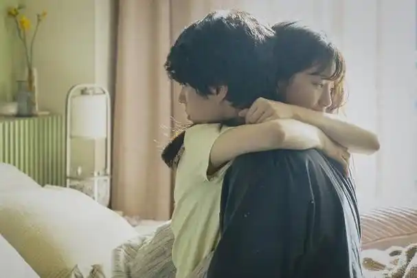 这颜值组合太逆天!秀智晒与朴宝剑的甜蜜自拍,情侣剧照公开