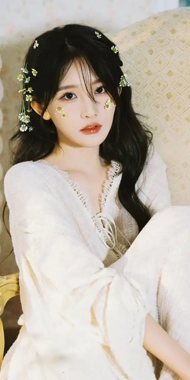 snh48-周诗雨,白色穿搭仙气写真壁纸