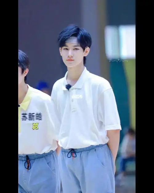 张真源戴发带的可爱瞬间♥♥