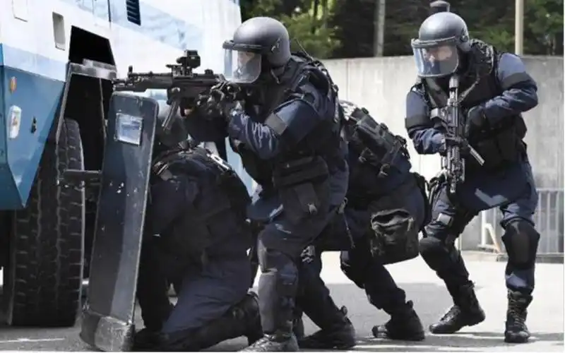 日本特警sat队员殉职事件-爱知县长久手町劫持事件