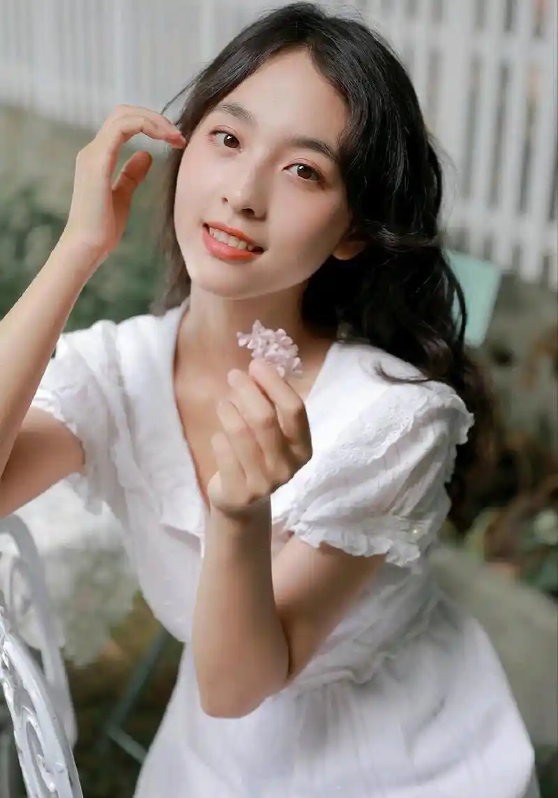 优雅漂亮有气质的女孩鑫鑫花园拍摄照片 - a赵博