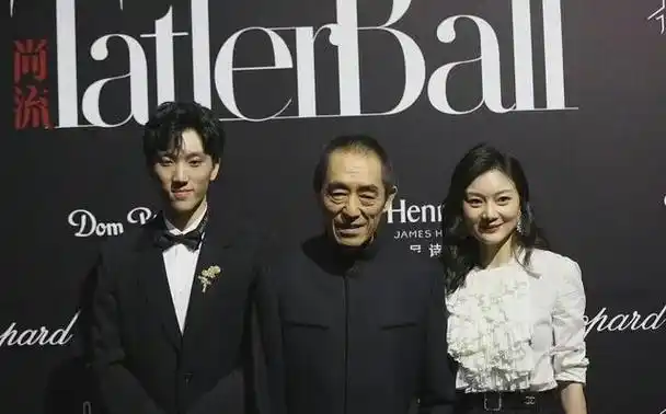 02张艺谋在捧完自己的女儿和儿子后,为"导二代"铺设了道路确实如此,在