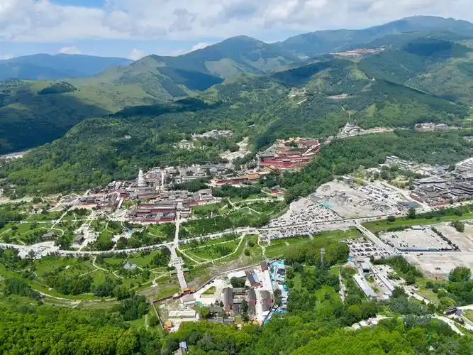 航拍五台山庙宇全景
