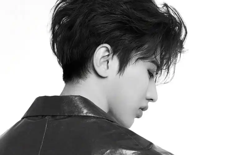 小鲜肉蔡徐坤帅气图片桌面壁纸高清大图预览1920×1200_大陆明星下载