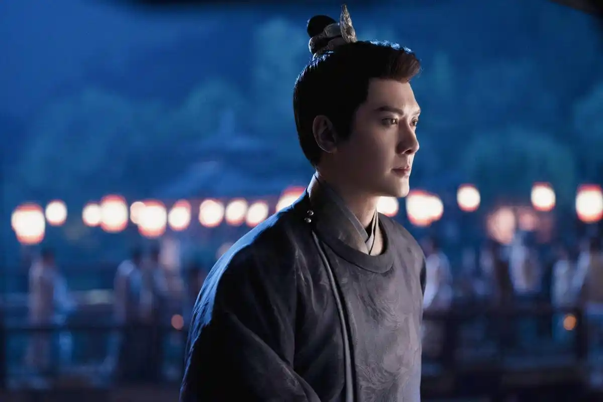 冯绍峰##冯绍峰灼灼风流# 新的一周,王爷冯绍峰剧照掉落,别忘了酵晚