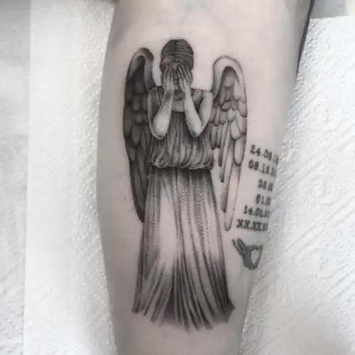 小腿点刺风小天使英文字纹身图案