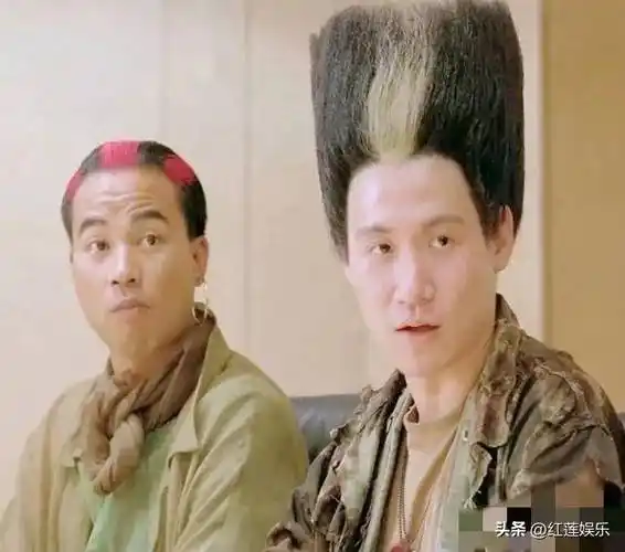 发现里面的造型很多来自街机游戏,比如张学友饰演的扫把头