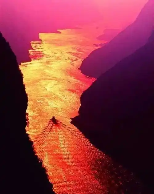 人间最美四月天走进10元人民币背景图所在地重庆奉节夔门