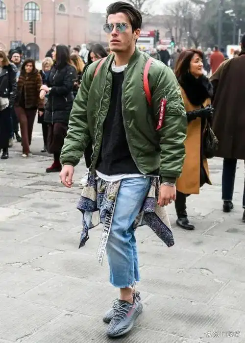 秋冬季男士飞行员夹克外套搭配牛仔裤技巧