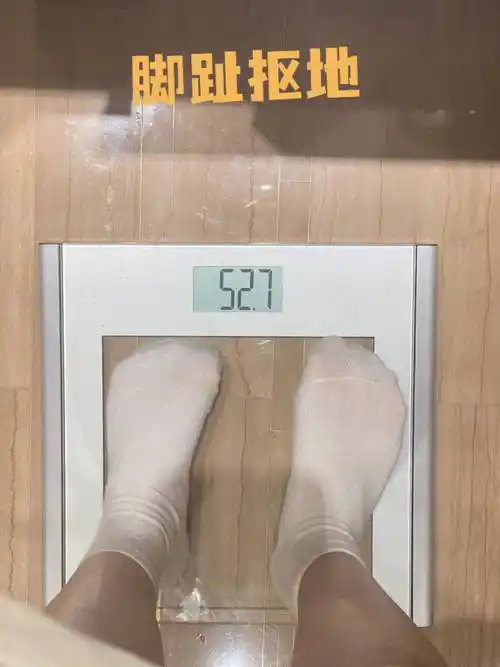 林允分享在上海的吃货之旅,并公开自己的体重,配文称"喜提105斤"