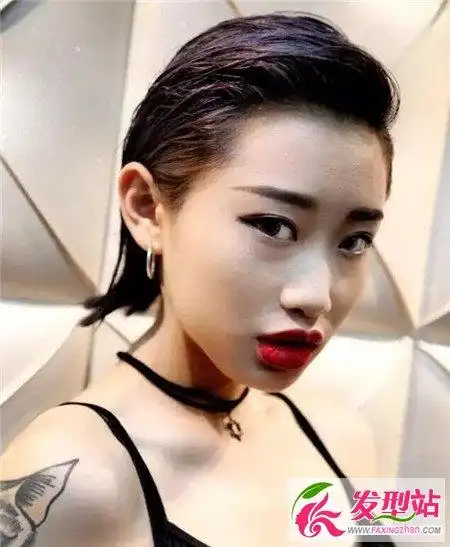 2017油头女生发型 发型有点油更时尚