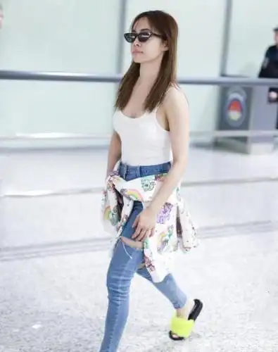 蔡依林也是够了!身高一米六穿一米八的衣服,网友:学学王子文吧