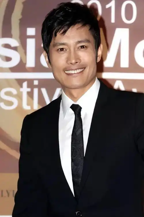 怎么作都作不死的韩国影帝李秉宪:渣得明明白白,火得一塌糊涂