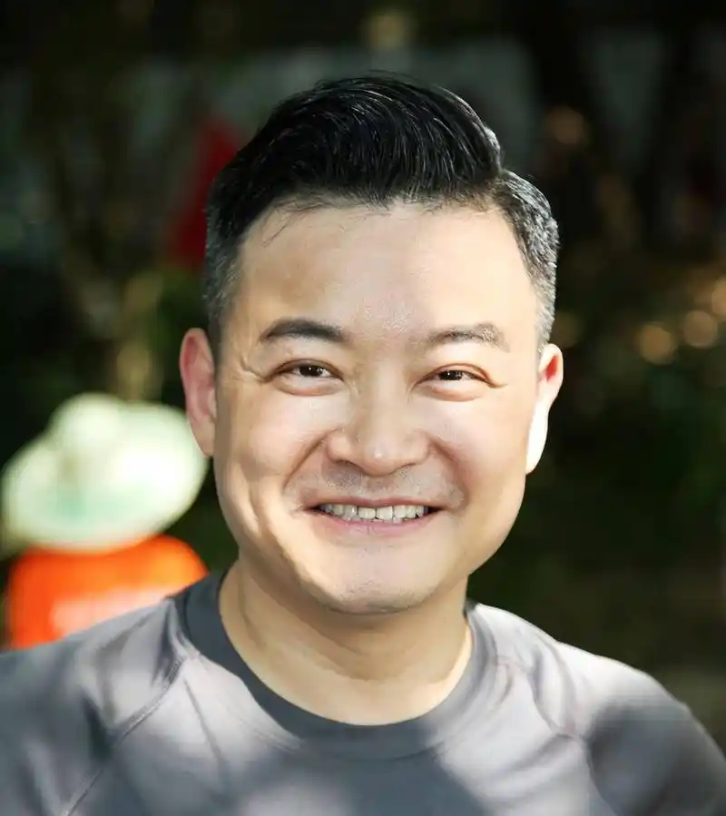 因徐小平一句话从央视"辞职",李佳明这些年经历了什么?