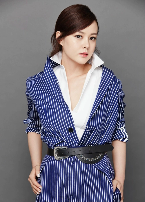 刘一含优雅妩媚身姿凹凸有致岁月沉淀下的美