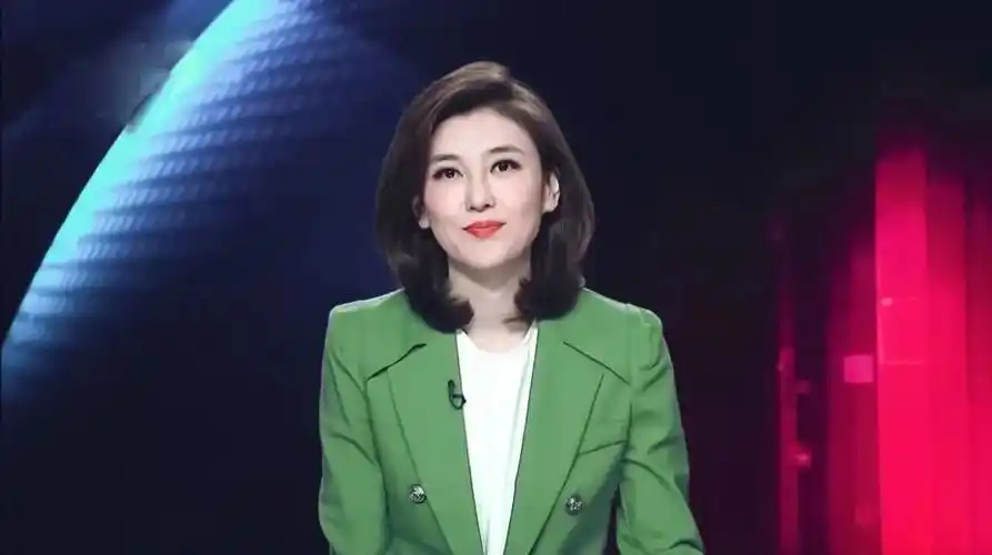 或者是嫉妒李红的人,就外出说李红就是"靠男人"才会得到主持的资源