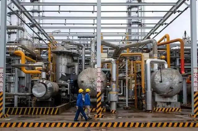 9月1日,在陕西渭河煤化工集团有限责任公司(简称渭化集团)尿素车间,戴