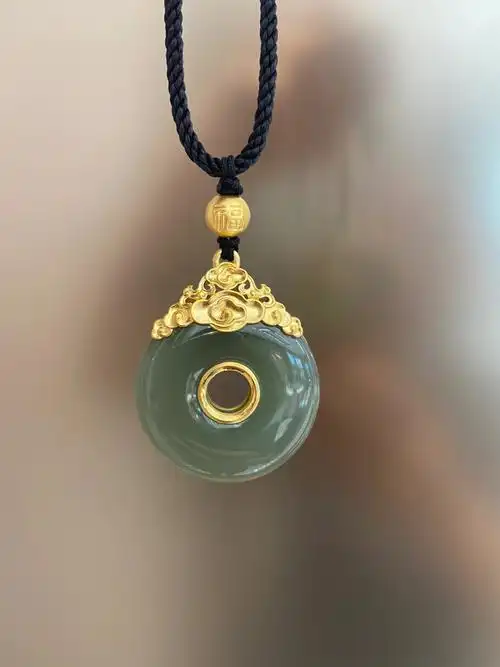 周大福国玉传承和田玉足金挂坠多种款式