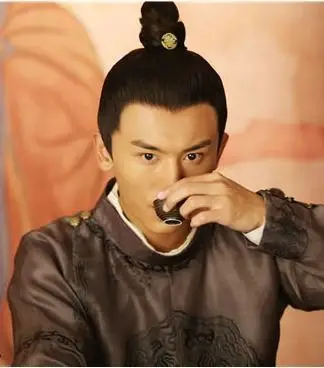 张哲
在《美人制造》中,饰演大反派裴云天的张哲瀚,演活了这个角色剧