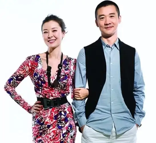 演员许云帆:娶黄志忠前妻何音,与继子处成朋友,结婚至今无儿女