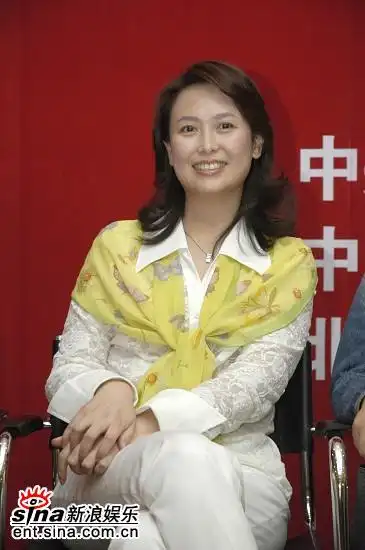 图文:《在悉尼等我》首播式--左翎笑容大方