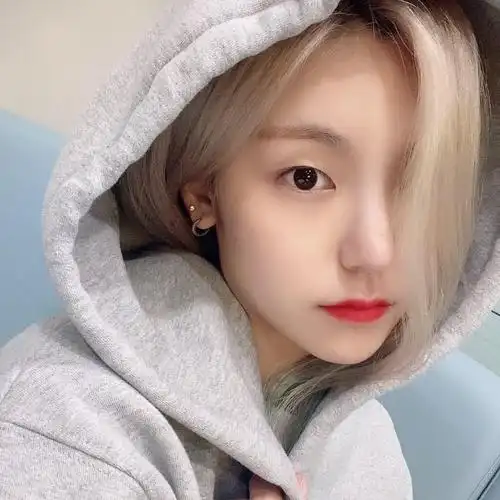 喜欢的美女自拍①黄礼志