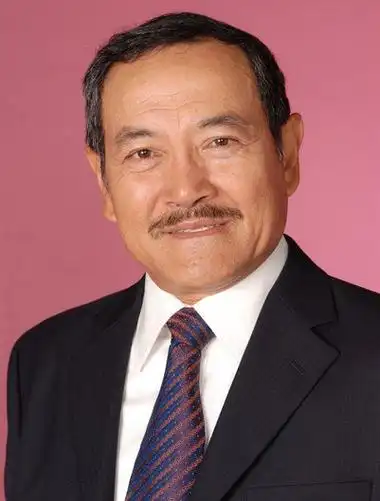 p>刘庆基,艺名刘丹(danny lau),男,1944年1月13日出生于山东省威海市