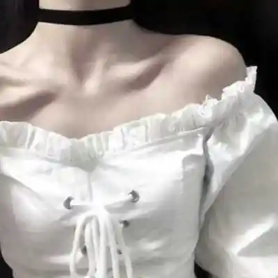 锁骨露肩性感女生头像