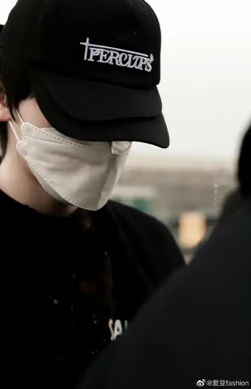 宋亚轩元旦出发路透#戴着口罩也抵挡不住帅,新年快乐轩轩,起落平安