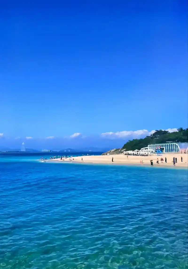 冬日的三亚碧空如洗