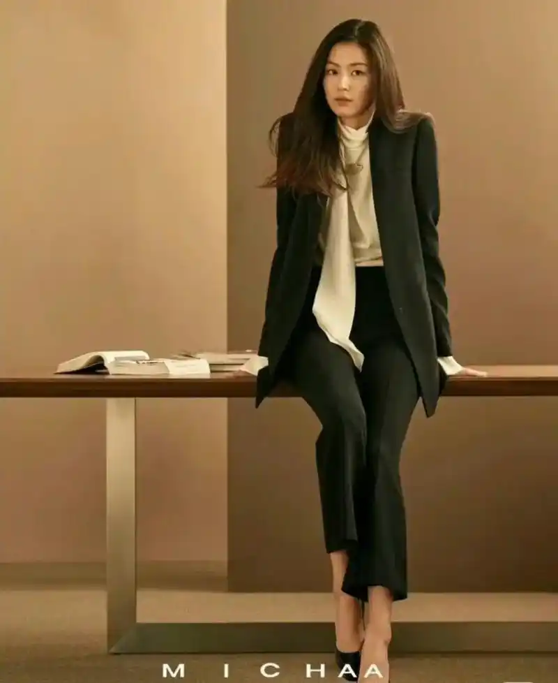 全智贤韩国我最喜欢的女星,可甜可酷可帅气可慵懒,哪种风格都是 - 抖