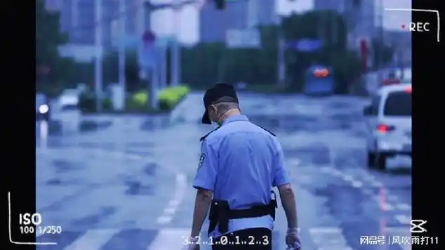 警察蜀黍的背影疫情早点停止陇原dou安然中国警察网